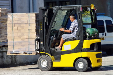 logistique-déchargement de palettes