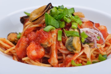 Pasta with shrimps, herbs and mashrooms