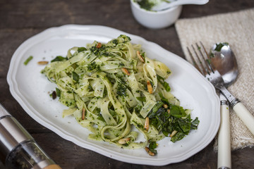 Tagliatelle mit Bärlauchpesto