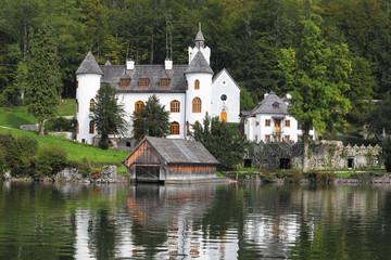 Fototapeta na wymiar Abbey on the shore of Lake Hallstatt