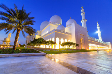Grand Mosque in Abu Dhabi at night, United Arab Emirates