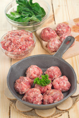 Raw minced meatballs