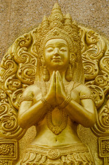 Fototapeta na wymiar Golden statue