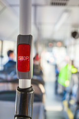 Stop-Taste im Bus