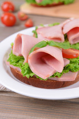 Delicious sandwiches with lettuce and ham