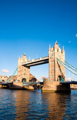 Obraz na płótnie Canvas london's tower bridge on a clear spring day