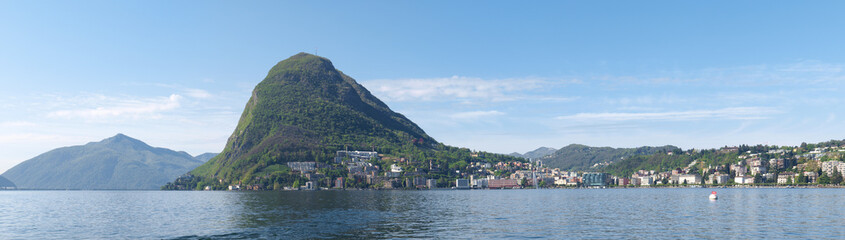 Fototapeta premium Widok na zatokę Lugano