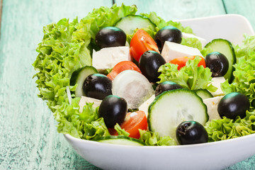 Fresh vegetable salad with cheese
