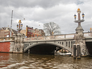 Fototapeta na wymiar The Blauwbrug (Blue Bridge) connecting the Rembrandtplein area w