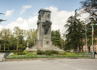 Fototapeta na wymiar pomnik Reggio Emilia