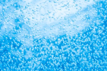 Obraz premium Blue water background with bubbles