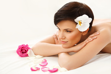 Obraz na płótnie Canvas Spa Woman. Close-up of a Beautiful Woman Getting Spa Treatment