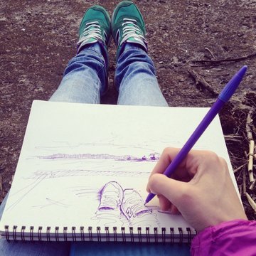 Drawing a sketch of legs