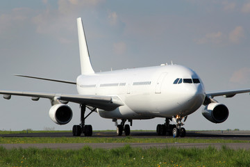White aircraft - 64241332