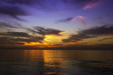 Fototapeta na wymiar Colour sunset in Pacific ocean