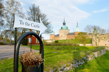 Arrow to castle © imfotograf