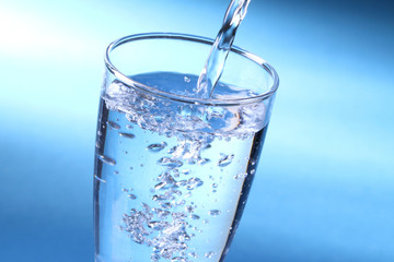 水を注ぐ