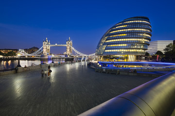 Obraz premium Tower Bridge in London at night