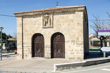 Fototapeta na wymiar Kaplica Świętego Chrystusa to Humilladero w Pesquera de Duero