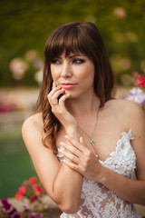  A bride in a veil in the park