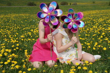 Schwestern, Freundinnen, Mädchen, junge Frauen, Freundschaft