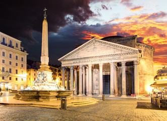 Fototapeta na wymiar Pantheon - Rome at sunset