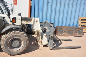 plataforma y Pinzas de grua elevadora