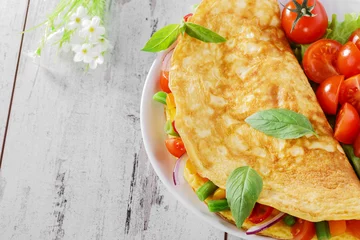 Papier Peint photo Oeufs sur le plat omelette aux légumes et tomates cerises