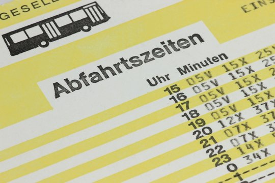 Abfahrtszeiten auf einem Busfahrplan