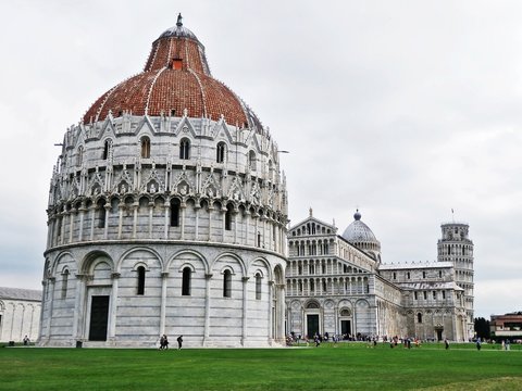 Piazza Del Duomo In Pisa, Italy