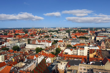 Fototapeta na wymiar Skyline na wrocławskim Widok z wieży Kościoła św Elżbiety.