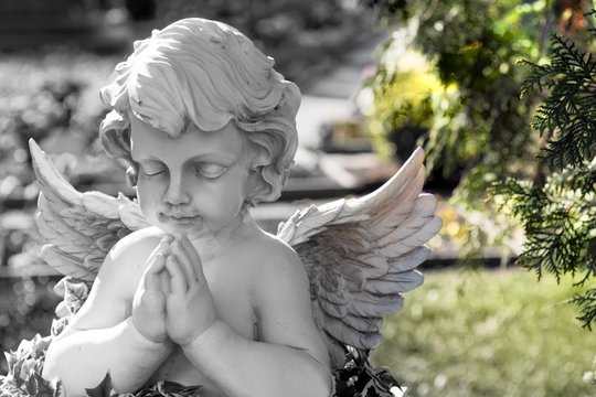 Engel auf einem Friedhof