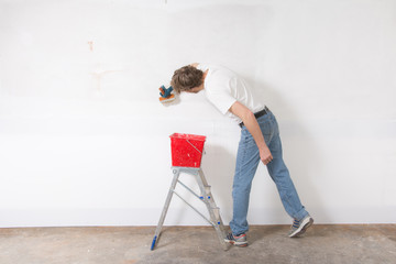 Man painting a wall - obrazy, fototapety, plakaty