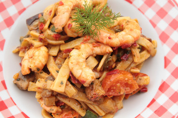 poêlée de tagliatelles au gambas