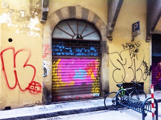 garage with graffiti