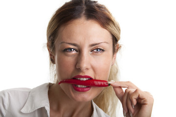Frau mit einer Chili