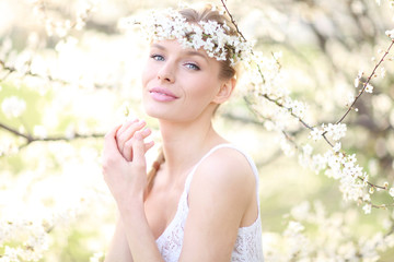 Beautiful spring blonde girl with flowers © forma82