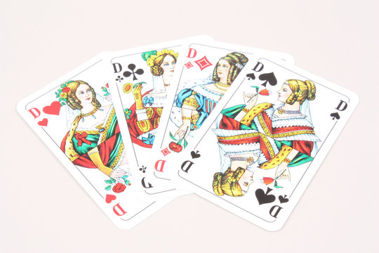 vier Damen