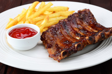 BBQ Ribs with fries