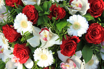 Obraz na płótnie Canvas Cymbidium orchids, red roses and white gerberas