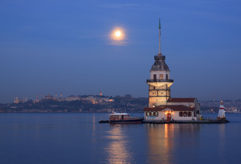 Obraz premium Maiden's Tower in Istanbul