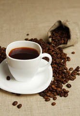 Obraz na płótnie Canvas coffee mug and coffee beans