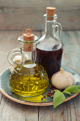 Obraz na płótnie Canvas Olive oil and wine vinegar