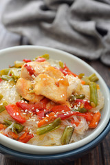 Rice noodles with chicken