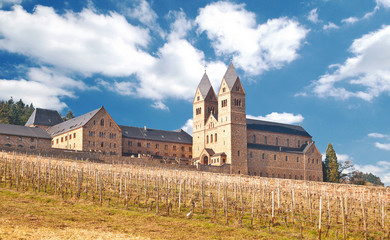 Kloster St. Hildegard in den Weinbergen über Rüdesheim