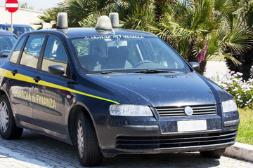 Macchina Guardia di Finanza