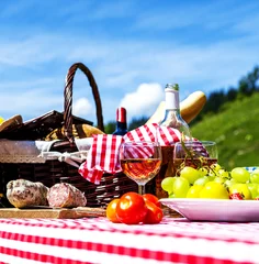 Keuken foto achterwand Picknick picknick op het gras
