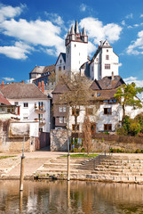 Fototapeta na wymiar Diezer Grafenschloss na skale na stare miasto i Lahn