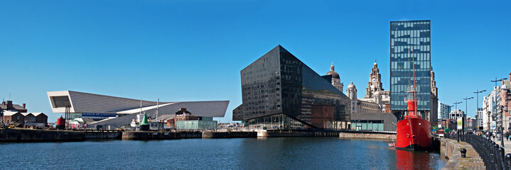 Panoramic View of Liverpool's historic waterfront - obrazy, fototapety, plakaty
