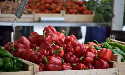 sur le march&eacute;,poivrons rouges,agriculture biologique